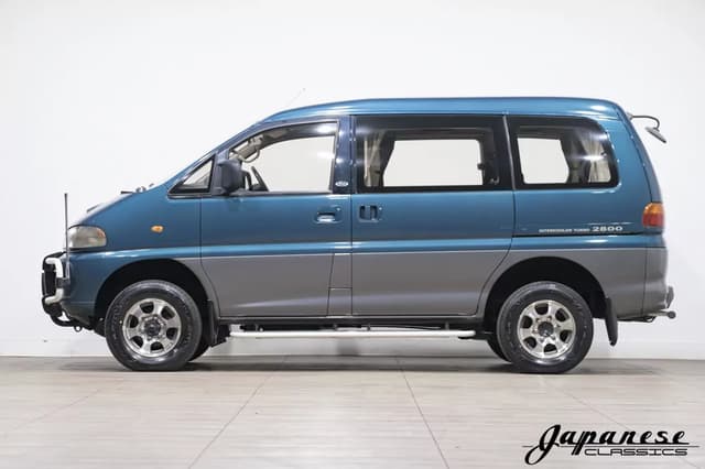 1994 Mitsubishi Delica JDM car for sale — photo 4 of 25