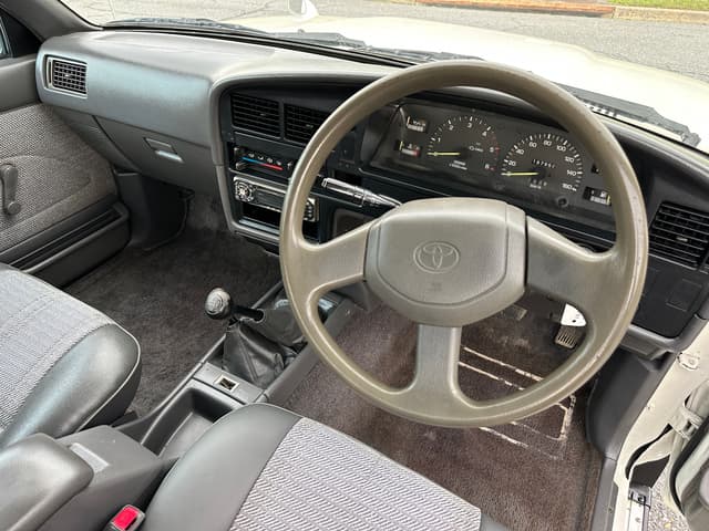 1992 Toyota Hilux JDM car for sale — photo 14 of 20
