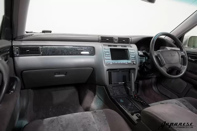1999 Toyota Crown JDM car for sale — photo 9 of 25