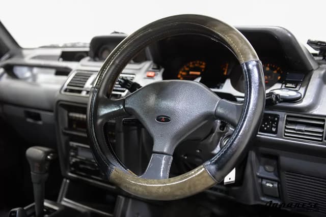 1995 Mitsubishi Pajero JDM car for sale — photo 13 of 25