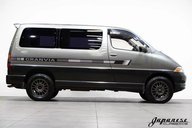 1996 Toyota Granvia JDM car for sale — photo 5 of 25