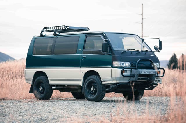 1993 Mitsubishi Delica JDM car for sale — photo 6 of 22