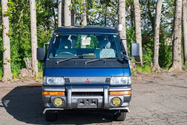 1999 Mitsubishi Delica JDM car for sale — photo 2 of 19