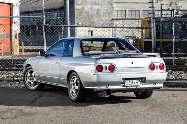 1993 Nissan Skyline JDM car for sale — photo 8 of 19
