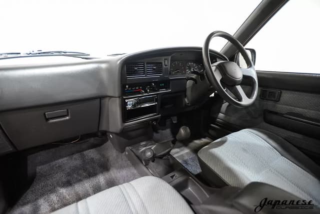 1990 Toyota Hilux JDM car for sale — photo 9 of 25