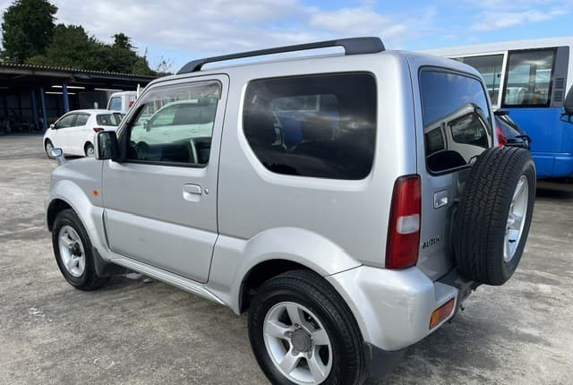 2007 Suzuki Jimny JDM car for sale — photo 2 of 9