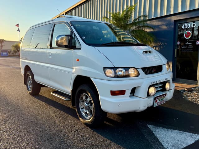 1998 Mitsubishi Delica JDM car for sale — photo 2 of 19