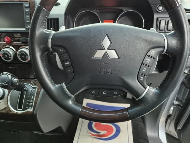 2009 Mitsubishi Delica JDM car for sale — photo 14 of 22