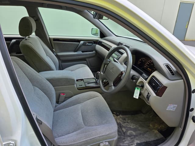 2000 Toyota Crown JDM car for sale — photo 11 of 13