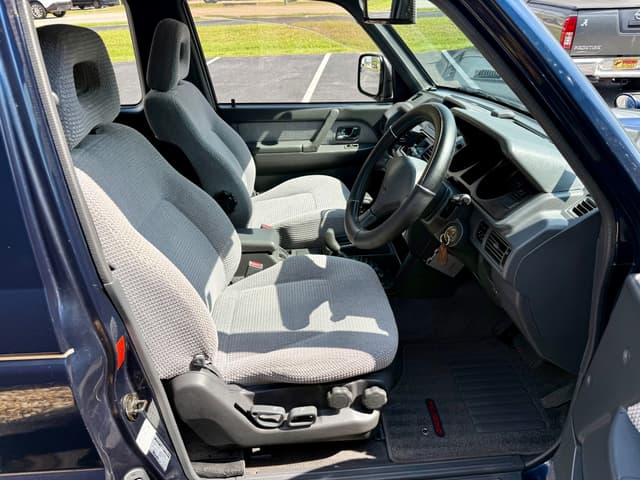 1995 Mitsubishi Pajero JDM car for sale — photo 16 of 21