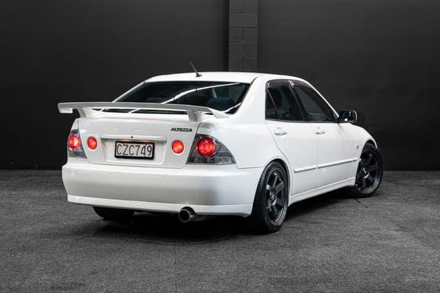 2001 Toyota Altezza JDM car for sale — photo 15 of 19