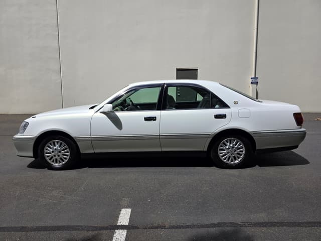 2001 Toyota Crown JDM car for sale — photo 2 of 13
