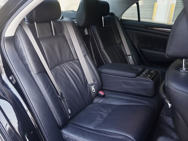 2007 Toyota Majesta JDM car for sale — photo 10 of 20