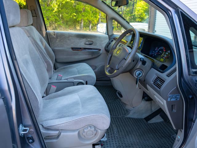 2001 Honda Odyssey JDM car for sale — photo 12 of 15