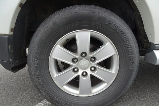 2009 Mitsubishi Pajero JDM car for sale — photo 11 of 25