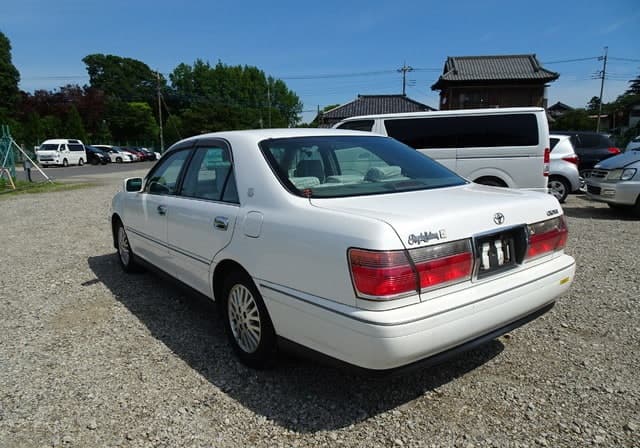 2000 Toyota Crown JDM car for sale — photo 2 of 5