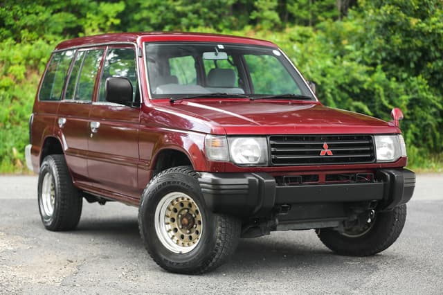 1993 Mitsubishi Pajero JDM car for sale — photo 4 of 25