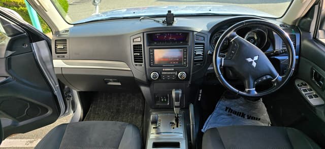2006 Mitsubishi Pajero JDM car for sale — photo 10 of 12