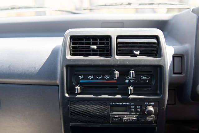 1998 Mitsubishi Minicab JDM car for sale — photo 14 of 19