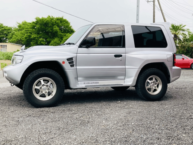 1997 Mitsubishi Pajero JDM car for sale — photo 11 of 21