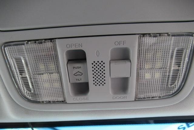 2010 Honda CR-V JDM car for sale — photo 20 of 25