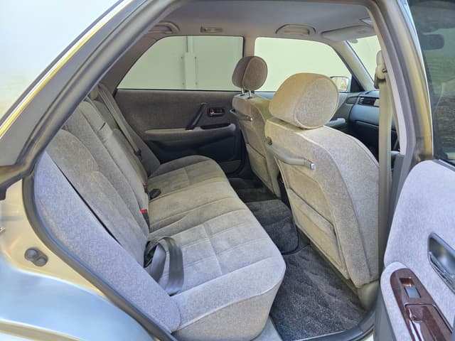 1997 Toyota Crown JDM car for sale — photo 12 of 13