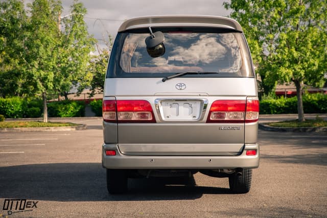2001 Toyota Regius JDM car for sale — photo 8 of 25