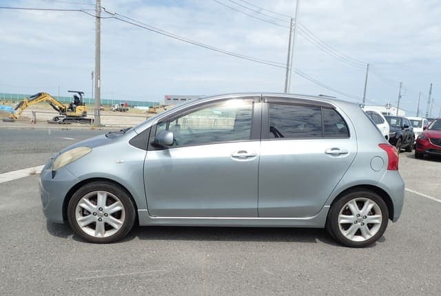 2006 Toyota Vitz JDM car for sale — photo 2 of 25