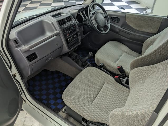 1996 Mitsubishi Pajero JDM car for sale — photo 18 of 24
