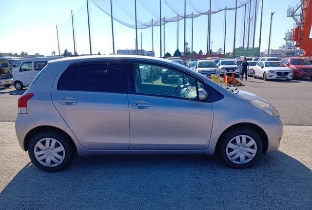 2010 Toyota Vitz JDM car for sale — photo 6 of 25