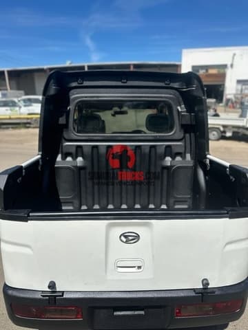 2004 Daihatsu Hijet JDM car for sale — photo 4 of 13