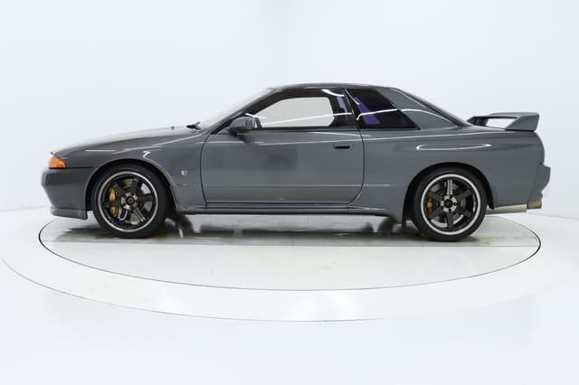 1992 Nissan Skyline JDM car for sale — photo 6 of 10