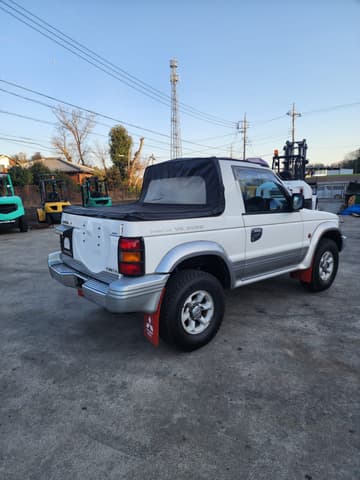 1996 Mitsubishi Pajero JDM car for sale — photo 2 of 24