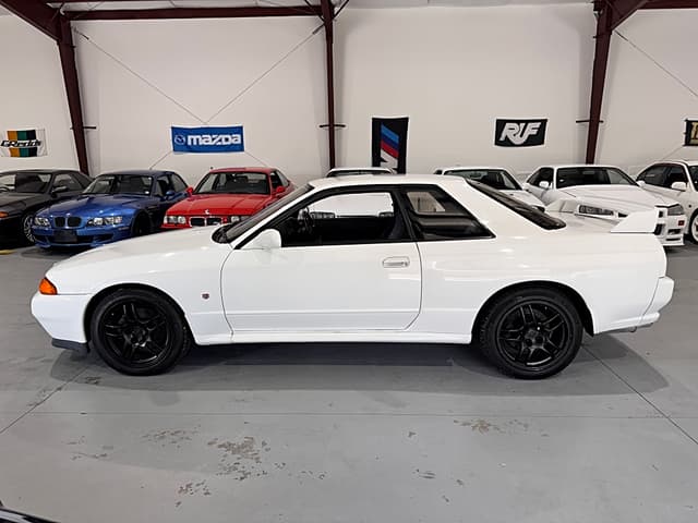 1994 Nissan Skyline JDM car for sale — photo 2 of 25