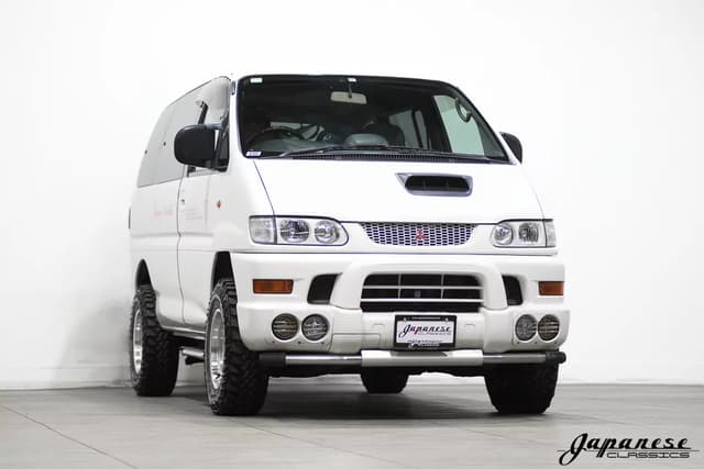 1998 Mitsubishi Delica JDM car for sale — photo 3 of 25
