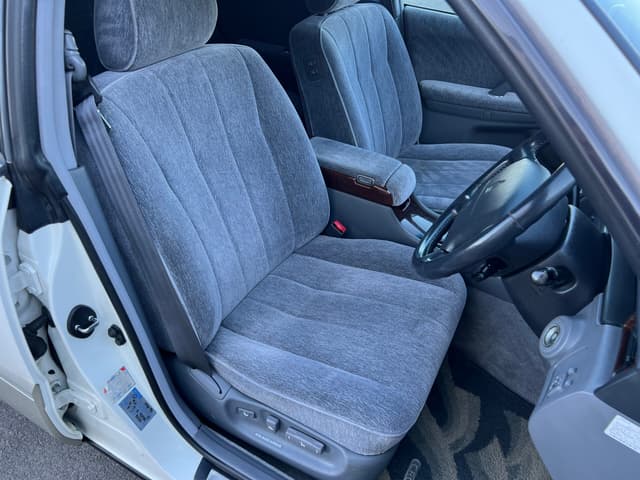 1998 Toyota Crown JDM car for sale — photo 13 of 25