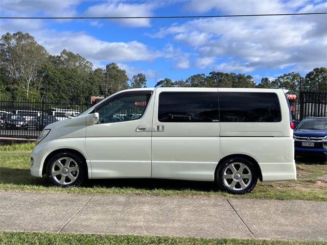 2007 Nissan Elgrand JDM car for sale — photo 9 of 16