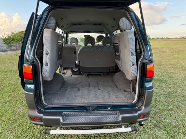 1996 Mitsubishi Delica JDM car for sale — photo 19 of 24