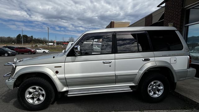 1993 Mitsubishi Pajero JDM car for sale — photo 5 of 7