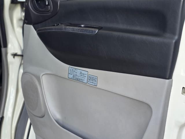 2000 Mitsubishi Delica JDM car for sale — photo 15 of 25