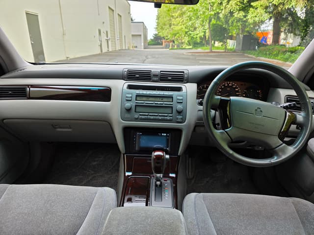 2001 Toyota Crown JDM car for sale — photo 11 of 15