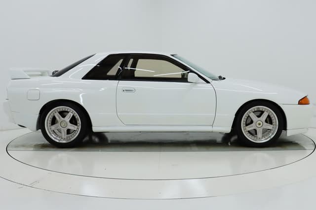 1993 Nissan Skyline JDM car for sale — photo 6 of 10