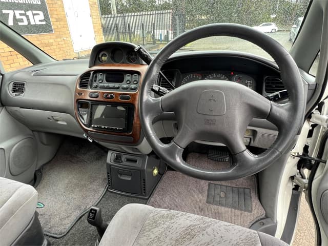 2002 Mitsubishi Delica JDM car for sale — photo 12 of 16