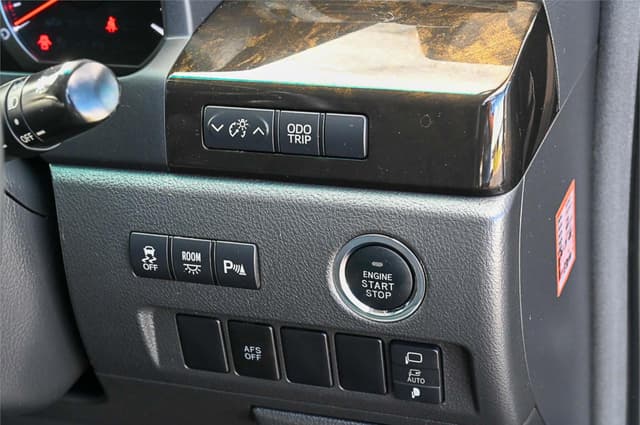 2011 Toyota Vellfire JDM car for sale — photo 18 of 24