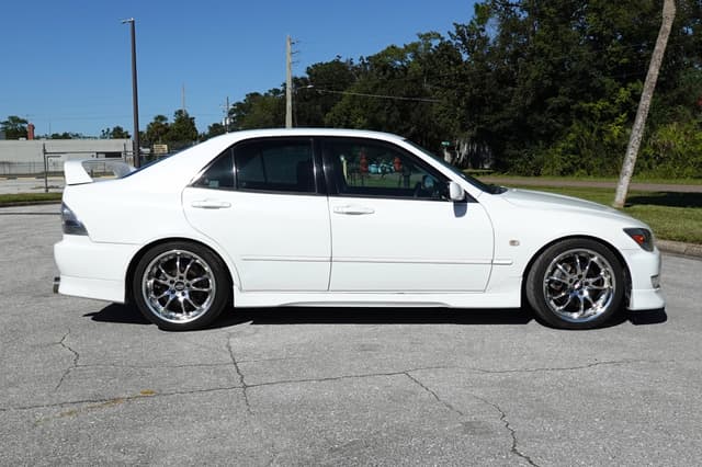 2001 Toyota Altezza JDM car for sale — photo 5 of 16