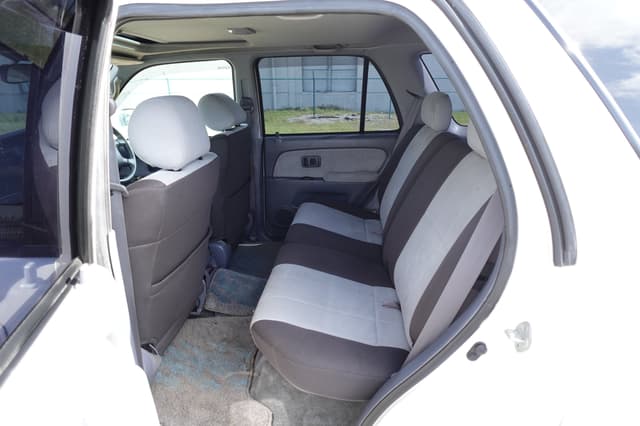 1999 Toyota Hilux Surf JDM car for sale — photo 17 of 19