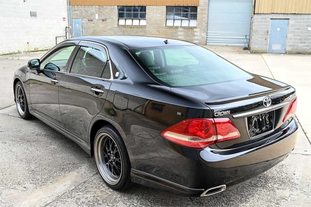 2008 Toyota Crown JDM car for sale — photo 10 of 25