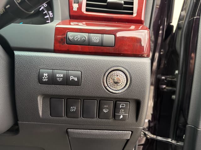 2010 Toyota Vellfire JDM car for sale — photo 17 of 23