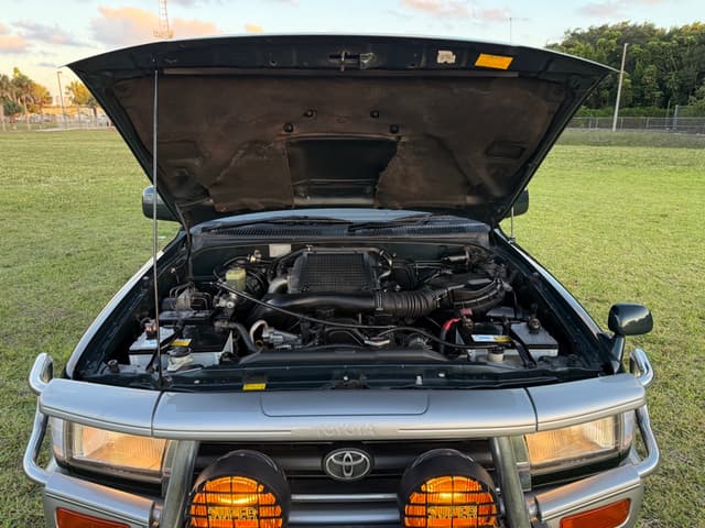 1996 Toyota Hilux Surf JDM car for sale — photo 35 of 47