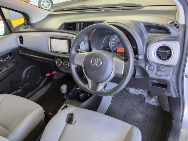 2011 Toyota Vitz JDM car for sale — photo 4 of 6